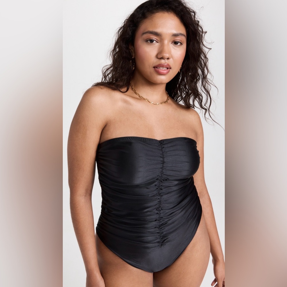 {Good American} Strapless Ruched Black Swimsuit